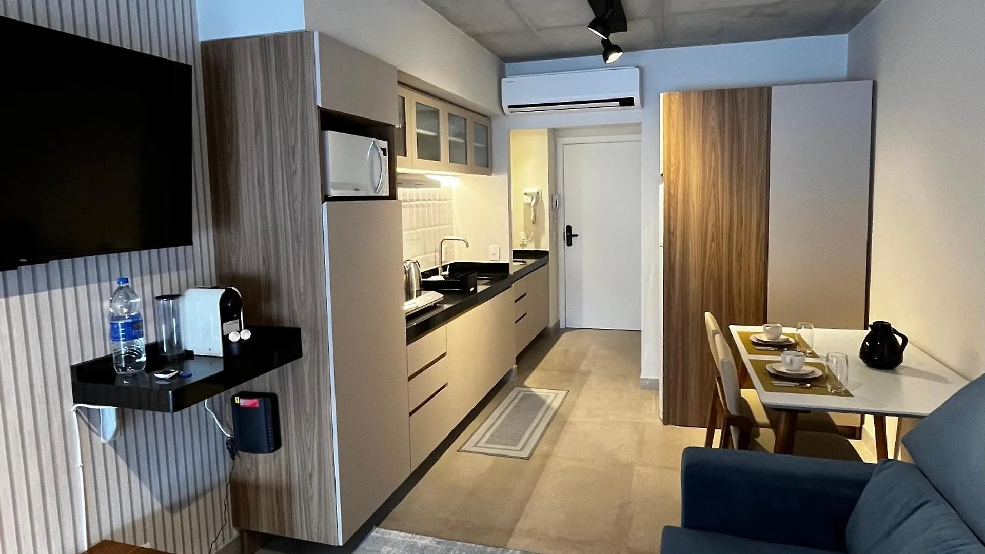 Estudio Novo, Com Garagem, Em Otima Localizacao! Porto Alegre Apartment